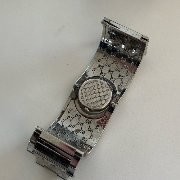 Gucci Silver Twirl Bangle Watch YA112413 - Picture 7 of 7